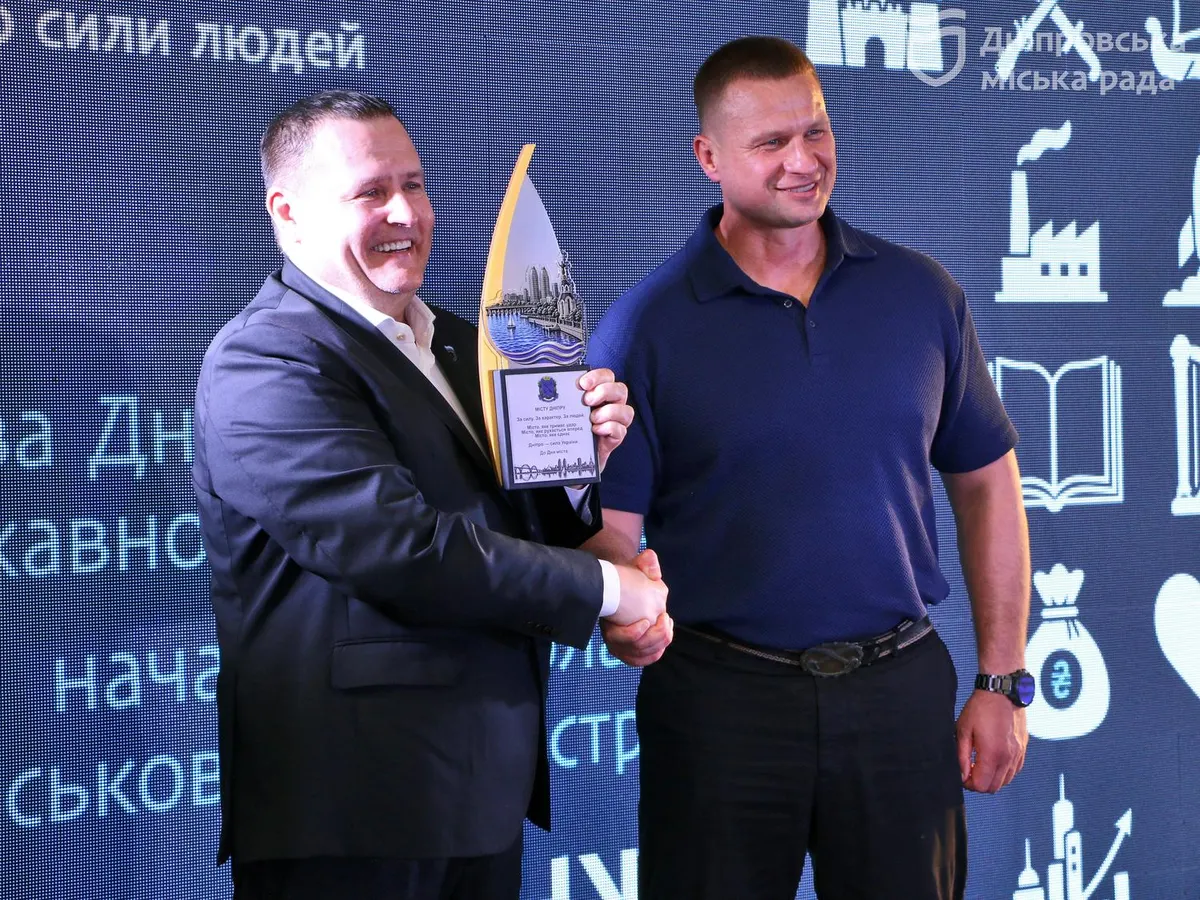 У День міста Дніпро відзначило тих, хто тримає його щодня: від соцпрацівників до археологів
