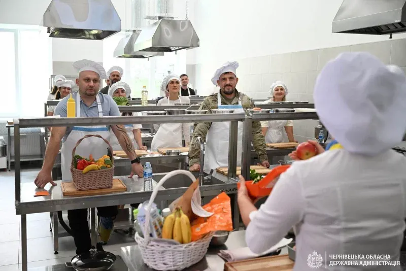 Буковина готується до безкоштовного харчування всіх школярів — Зеленська