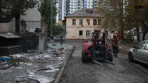 Удар РФ по Києву: 15 загиблих, понад 30 поранених, зруйновані школа та лікарня