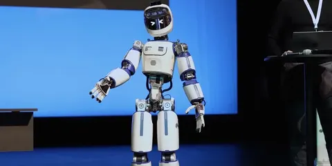 Гуманоїд ergoCub: робот, який відчуває людину та полегшує її працю