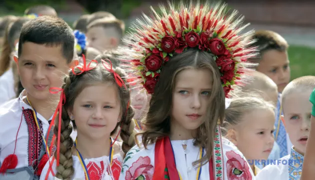День знань в умовах війни: скільки учнів сядуть за парти та як навчатимуться
