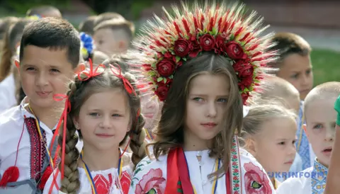 День знань в умовах війни: скільки учнів сядуть за парти та як навчатимуться