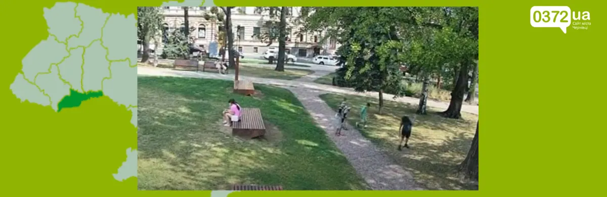 У Чернівцях втретє розбили ліхтарі у сквері Дня Вишиванки: відео передали поліції