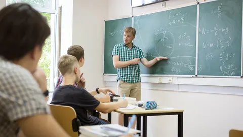 Вчителів Івано-Франківська преміюють за підготовку 200-бальників НМТ