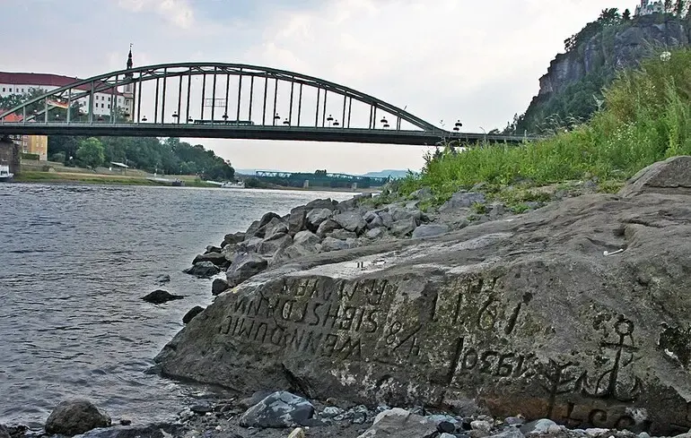 В Німеччині через посуху знову з'явилися історичні «камені голоду»