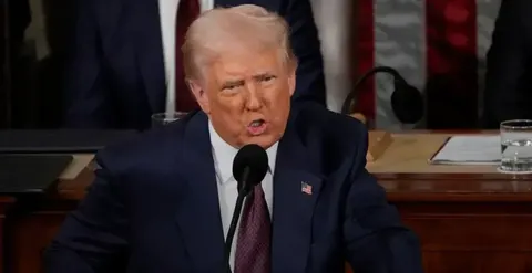 Трамп відновив тиск на ФРС: вимагає зниження ставок і звільнення члена Ради